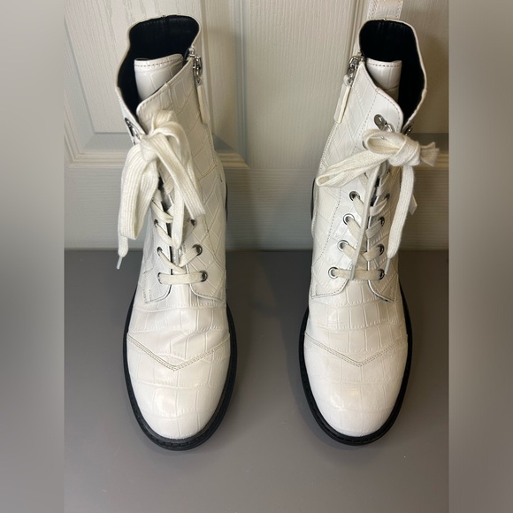 AEROSOLES Shoes - 🤍”Aerosoles” Women’s Amie White Lace Up Ankle Boots w/Side Zipper& Chunky Sole🤍